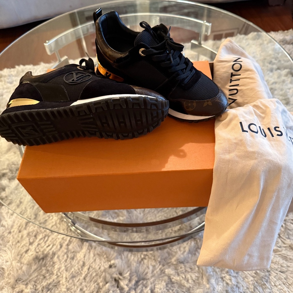 Women's Black Louis Vuitton Sneakers 37.5